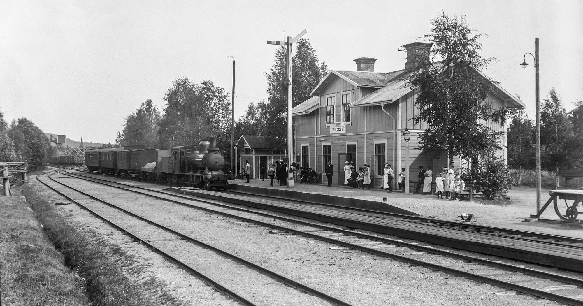Bild: Blandat tåg vid stationen i Grycksbo 1915