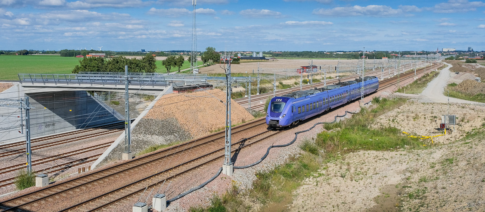 Bild: Det nya fyrspåret Malmö-Lund under byggnad i Hjärup i september 2023