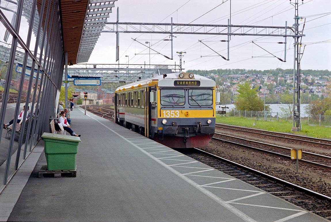Bild: Tåg mot Vaggeryd och Värnamo i Jönköping 2004