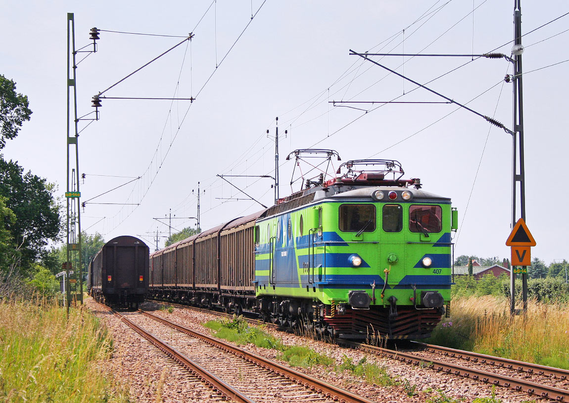 Bild: TGOJ Ma 407 med godståg i Påarp 6 juli 2005