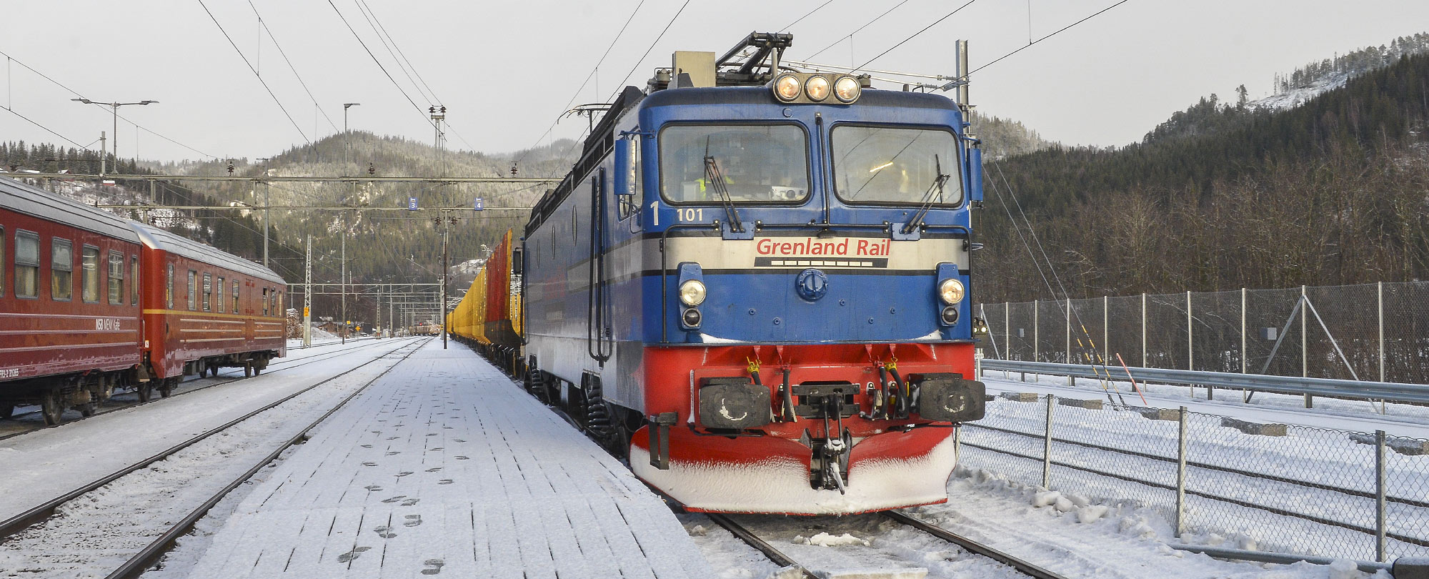Grenland Rail El15 101 med timmertåg i Støren i Norge 2023